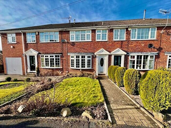 3 Bedroom Town House To Rent In Greenacre Park Mews, Rawdon, Leeds, LS19