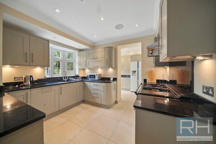 5 Bedroom Semi-Detached House To Rent In Westbury Road, Woodside Park, London, N12
