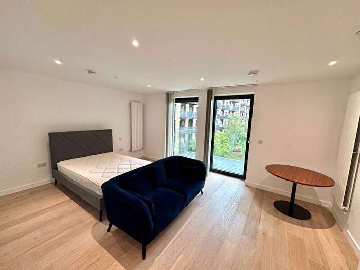 Flat To Rent In Caravel House, Rendal Way, Silvertown, E16