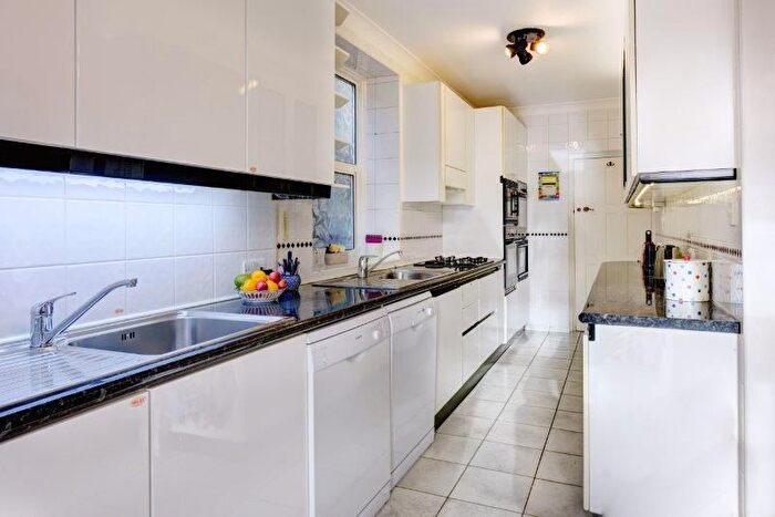 5 Bedroom Semi Detached House To Rent In Dunstan Road, London, NW11