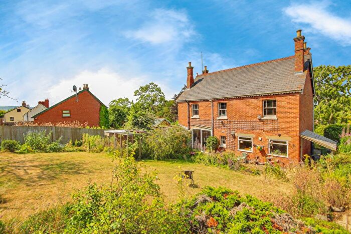 4 Bedroom Detached House For Sale In Stroud Road, Tuffley, Gloucester, GL4