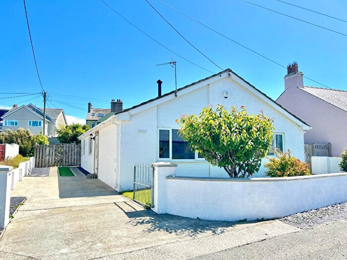3 Bedroom Bungalow For Sale In Warren Road, Rhosneigr, LL64