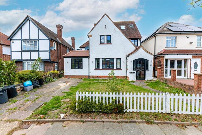 5 Bedroom Detached House For Sale In Arlington Drive, Ruislip, HA4