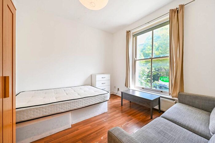 3 Bedroom Maisonette To Rent In Yeate Street, De Beauvoir Town, London, N1