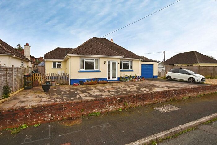 3 Bedroom Detached Bungalow For Sale In Lindridge Close, Kingsteignton, Newton Abbot, Devon., TQ12