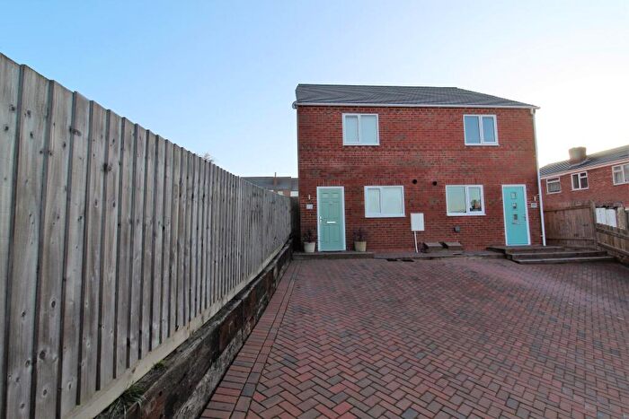 2 Bedroom Semi-Detached House To Rent In Valley Rise, Swadlincote, DE11