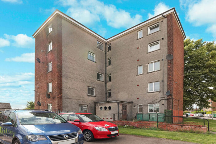 2 Bedroom Flat For Sale In Kemnay Gardens, Dundee, Angus, DD4