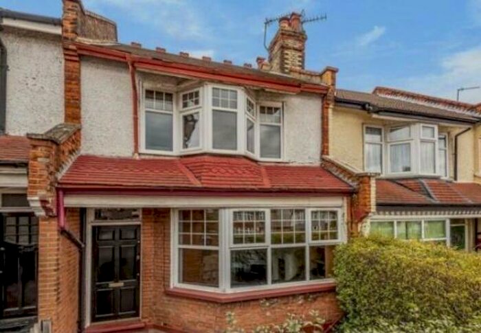 3 Bedroom Semi-Detached House To Rent In Conley Hatch Road, : Bed Rec Bath, N11