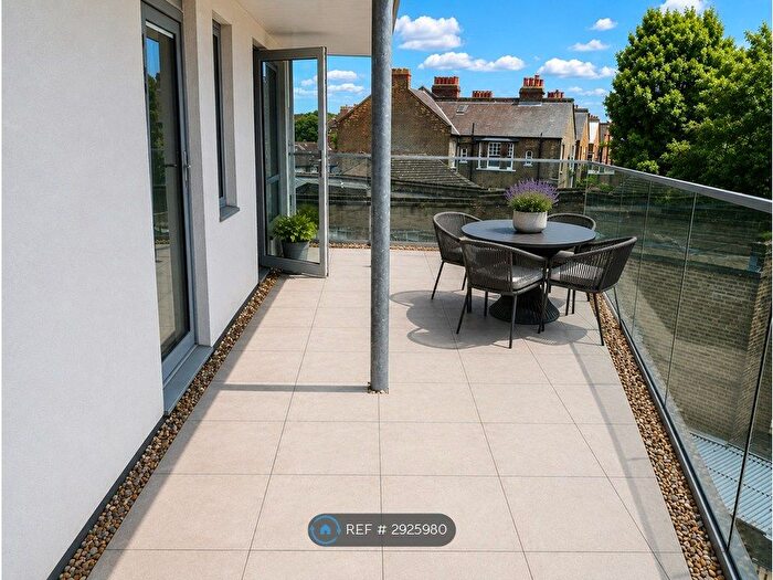 2 Bedroom Flat To Rent In Gauden Road, London, SW4