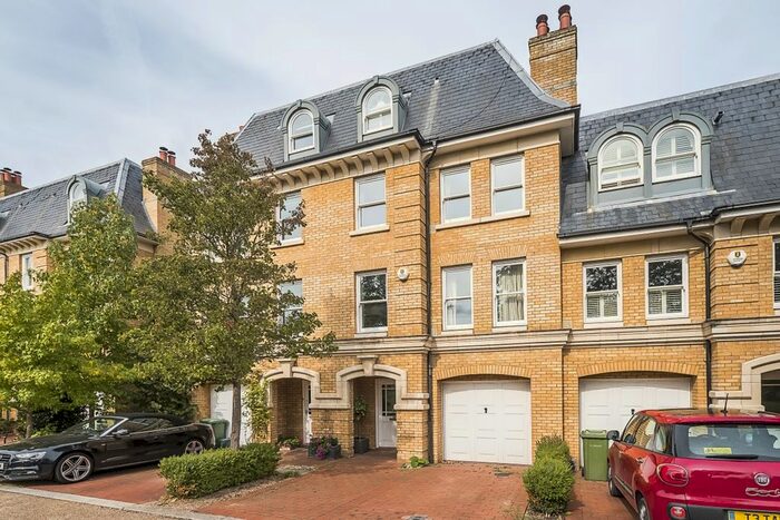 5 Bedroom Town House To Rent In Langdon Park, Teddington, TW11