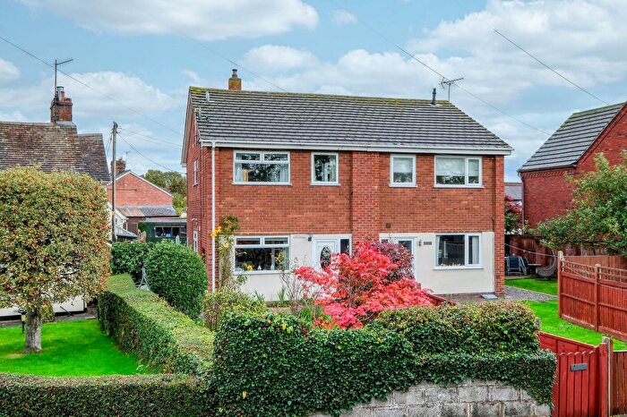 4 Bedroom Semi Detached House For Sale In Martley Road, Lower Broadheath, WR2