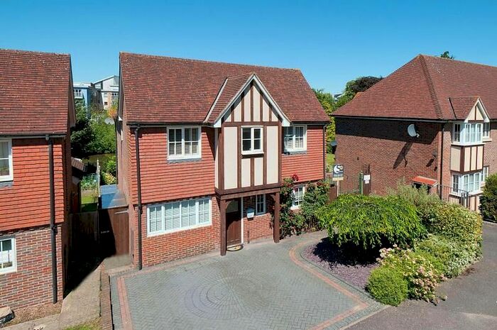 4 Bedroom Detached House To Rent In The Moorings, College Avenue, Maidstone, ME15