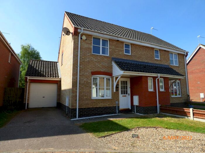 3 Bedroom Semi-Detached House To Rent In Copplestone Close, Worlingham, Beccles, NR34