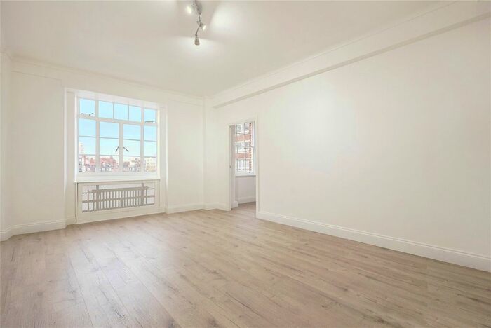 2 Bedroom Flat To Rent In Forset Court, Edgware Road, London, W2