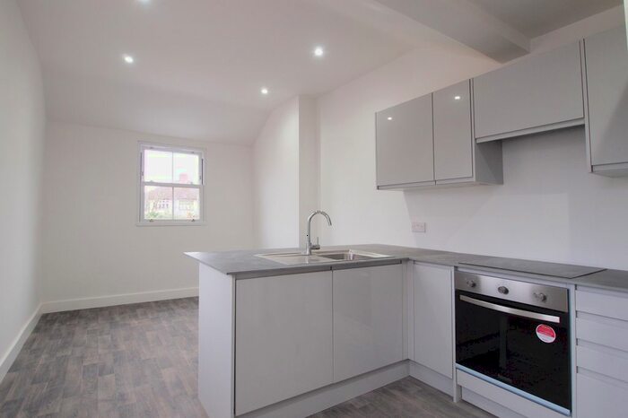 1 Bedroom Flat To Rent In High Street, Ewell Village, Surrey, KT17