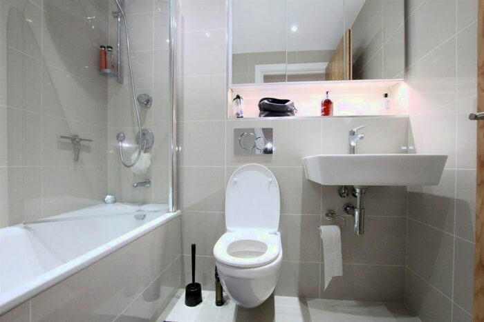 2 Bedroom Flat To Rent In Cavell Street, London, E1