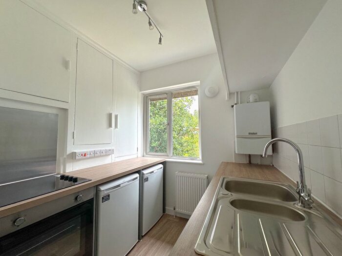 2 Bedroom Flat To Rent In Surbiton Hill Park, Surbiton, KT5