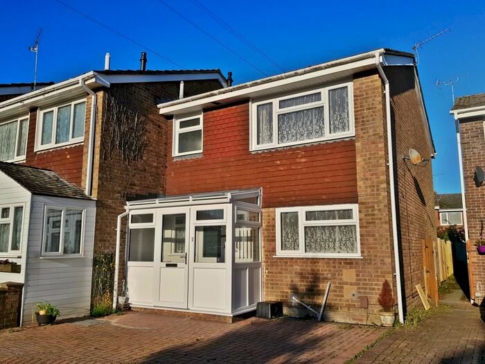 3 Bedroom House To Rent In Bowater Close, Calmore, SO40