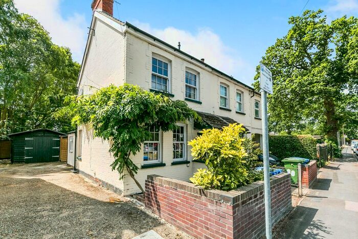 2 Bedroom Semi-Detached House To Rent In Union Street, Farnborough, GU14