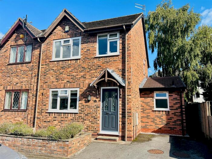 3 Bedroom Semidetached House For Sale In Brentwood Avenue, Timperley