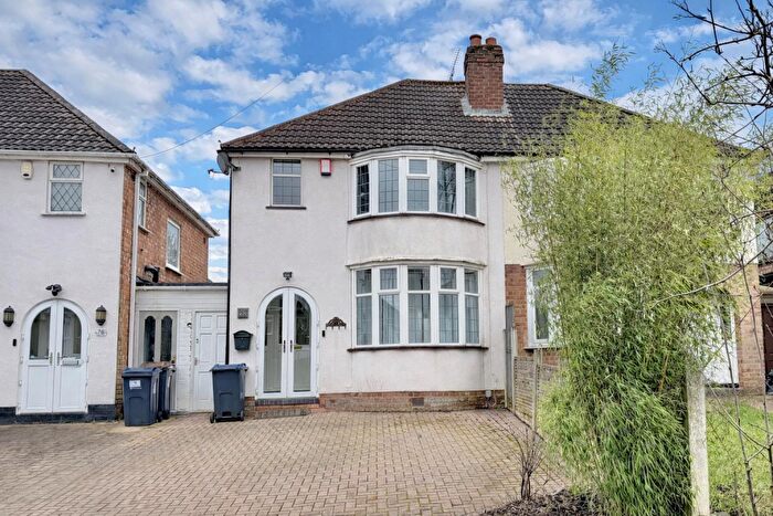 3 Bedroom Semi-Detached House For Sale In Higgins Lane, Quinton, Birmingham, B32