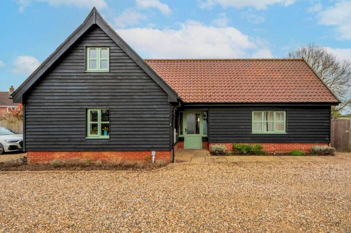4 Bedroom Detached House For Sale In St. Peters Close, Rockland St. Peter, NR17