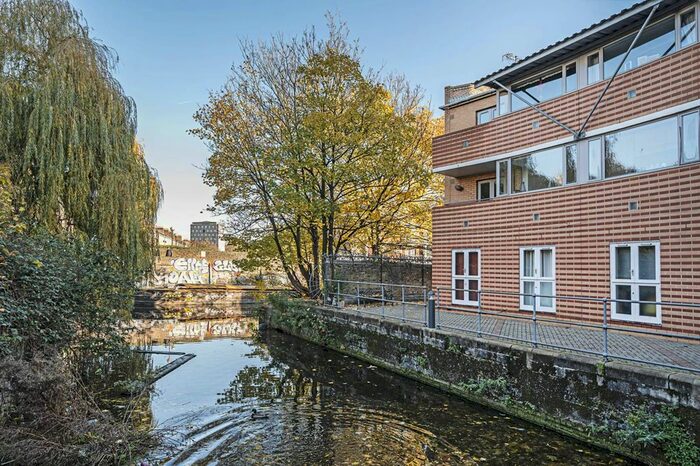 2 Bedroom Flat To Rent In Old Ford Road, Bethnal Green, London, E2