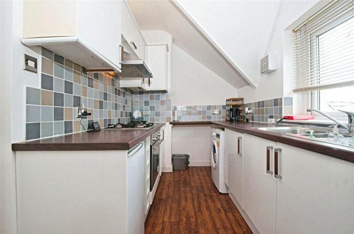 1 Bedroom Flat For Sale In Claude Road, Cardiff, CF24