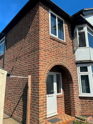 3 Bedroom End Of Terrace House To Rent In Narborough Road Soyth, Leicester, LE3