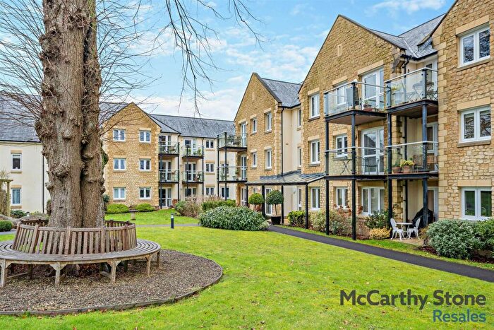 2 Bedroom Apartment For Sale In Holmcroft Court, Charlton Road, Shepton Mallet, BA4