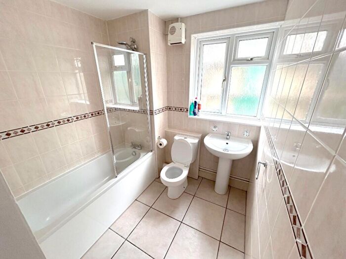 2 Bedroom Apartment To Rent In Shorncliffe Road, Folkestone, Kent, CT20
