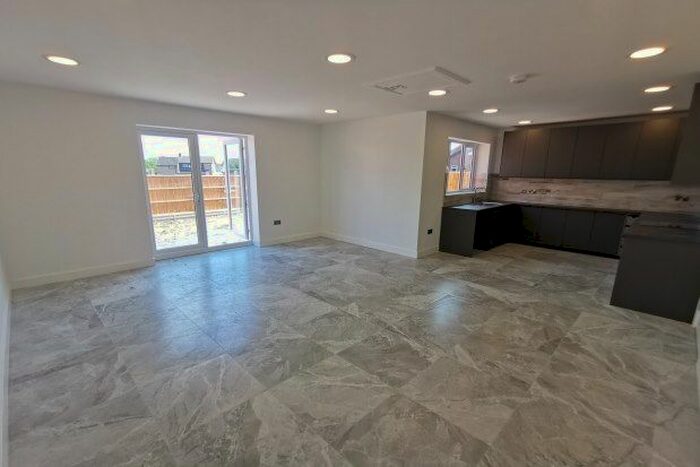 4 Bedroom Property To Rent In Finch Close, Leicester, LE3