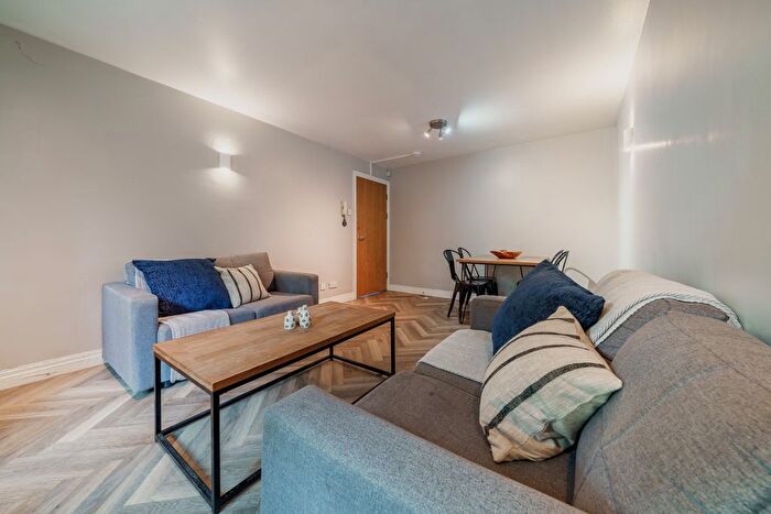 2 Bedroom Property To Rent In Flat, Lowry House, Manchester, M14