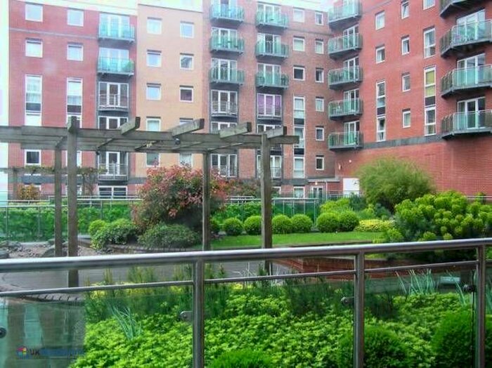 2 Bedroom Flat To Rent In Westfield Terrace, Sheffield, South Yorkshire, Uk, S1