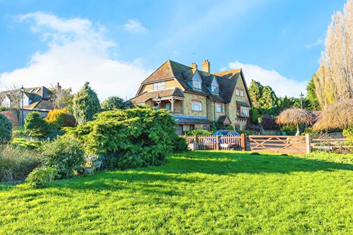 4 Bedroom Detached House For Sale In Wadesmill Road, Ware, SG12