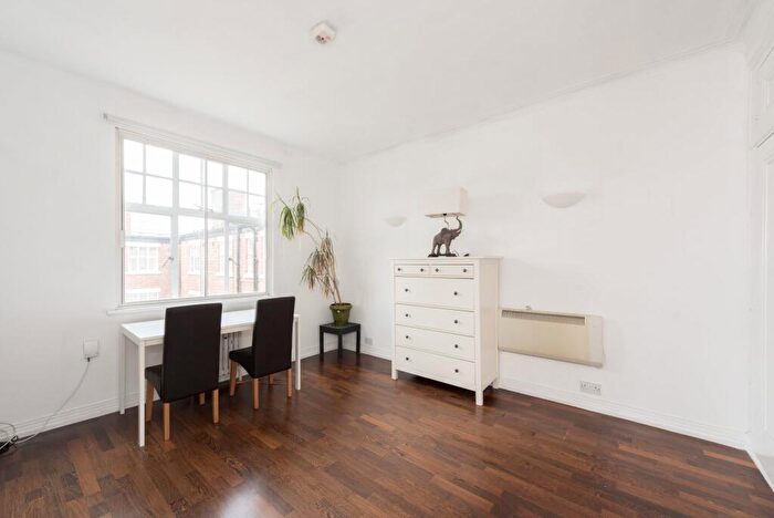 Apartment To Rent In Belsize Grove, London, NW3