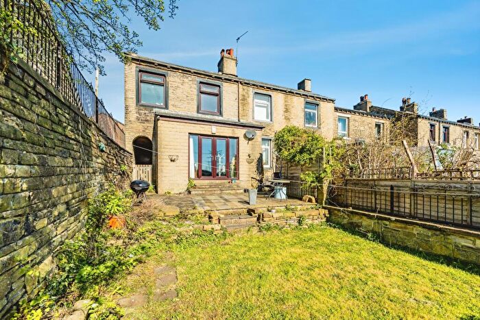2 Bedroom Cottage For Sale In Belmont Street, Halifax, HX3