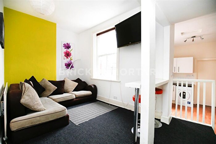 5 Bedroom Maisonette To Rent In Heaton Park Road, Heaton, Newcastle Upon Tyne, NE6