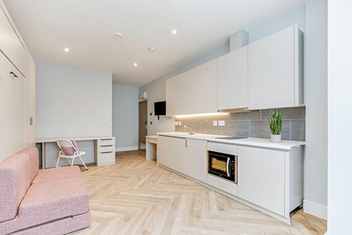 Studio To Rent In Hanger Lane, Ealing, W5