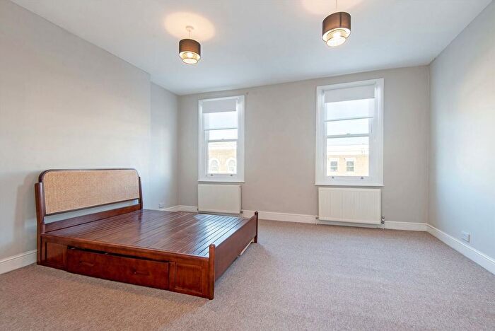 3 Bedroom Flat To Rent In Uxbridge Road, Shepherds Bush, W12