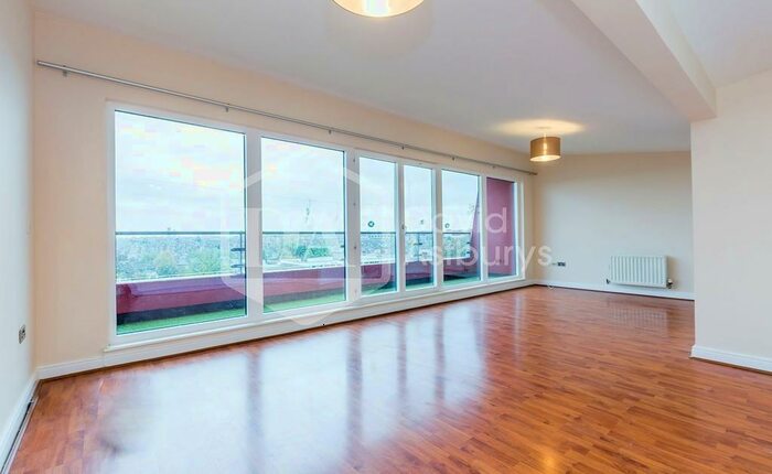 2 Bedroom Apartment To Rent In Winkfield Road, Wood Green, London, N22