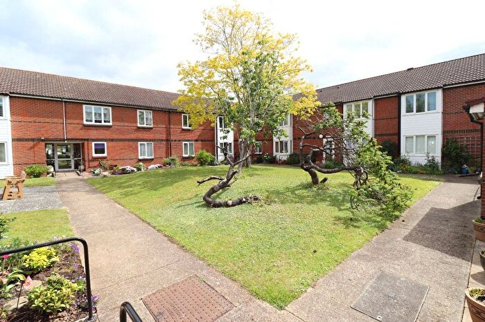 1 Bedroom Flat For Sale In Guardian Court, Rainham, ME8