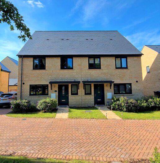 4 Bedroom House To Rent In Chalgrove Gardens, Carterton, OX18