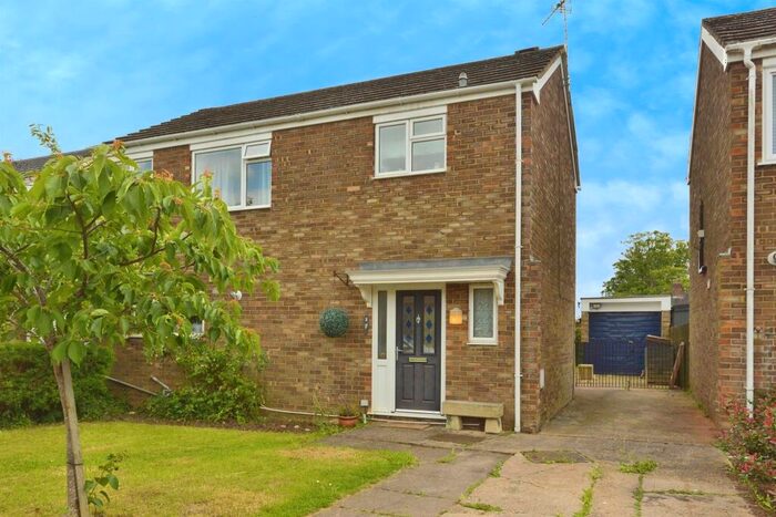 3 Bedroom Detached House For Sale In Mansel Close, Cosgrove, Milton Keynes, MK19