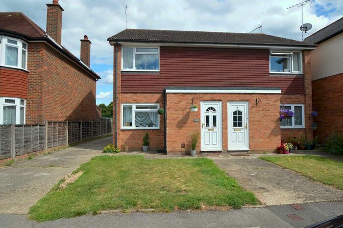 1 Bedroom Maisonette To Rent In Chantry Road, Chertsey, KT16