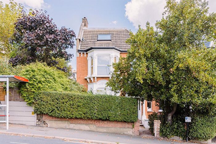 2 Bedroom Flat To Rent In Ferme Park Road, Finsbury Park, N4