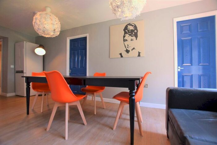 7 Bedroom Semi-Detached House To Rent In Downs Road, Ukc, CT2