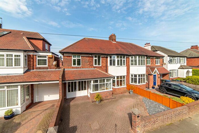 5 Bedroom Semi-Detached House For Sale In Great North Road, Brunton Park, NE3