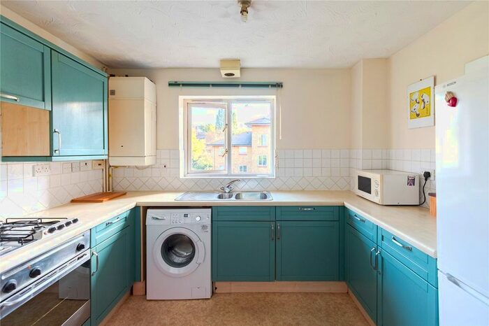 2 Bedroom Flat To Rent In Myddleton Avenue, Finsbury Park, London, N4