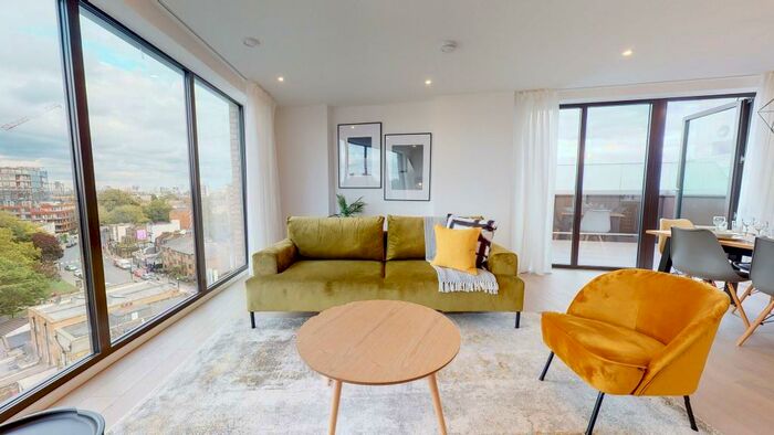 3 Bedroom Ground Flat To Rent In Hackney Road, E2